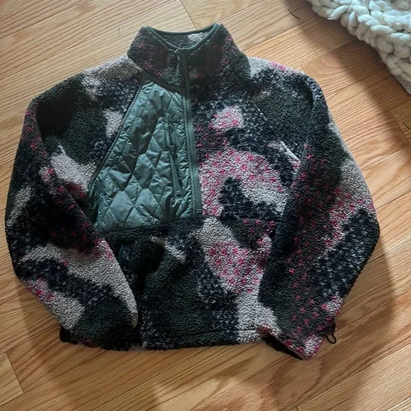 Fleece lined pull over - Picture 1 of 5